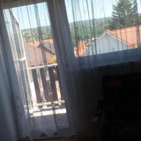 招待所 Judit Vendeghaz