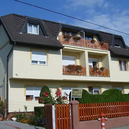 Judit Vendeghaz Hévíz